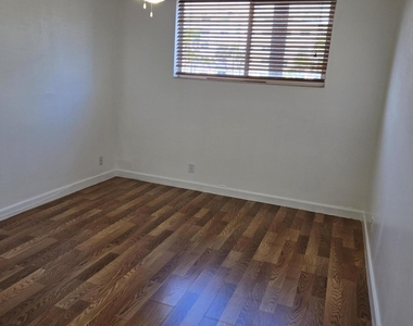 104 Paradise Harbour Boulevard - Photo Thumbnail 12