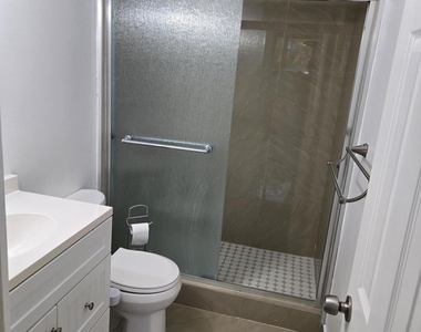 104 Paradise Harbour Boulevard - Photo Thumbnail 13