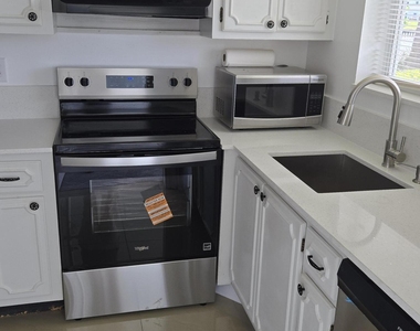 104 Paradise Harbour Boulevard - Photo Thumbnail 26