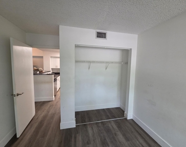 12112 St.andrews Place - Photo Thumbnail 8