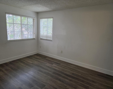 12112 St.andrews Place - Photo Thumbnail 15