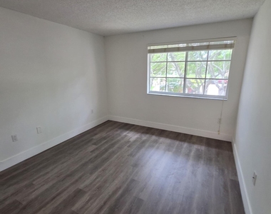 12112 St.andrews Place - Photo Thumbnail 4