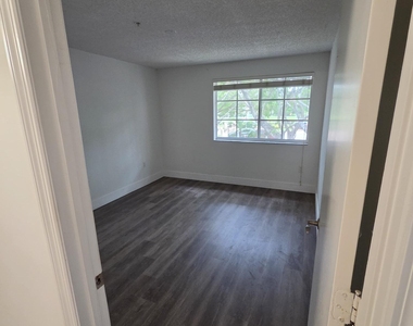 12112 St.andrews Place - Photo Thumbnail 9