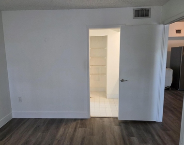 12112 St.andrews Place - Photo Thumbnail 12