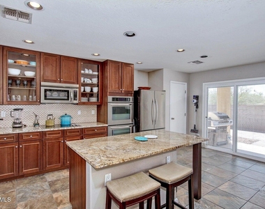 40301 W Peggy Court - Photo Thumbnail 6