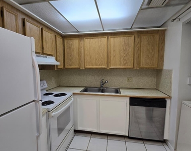737 Se 1st Way - Photo Thumbnail 4