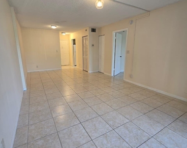 737 Se 1st Way - Photo Thumbnail 2