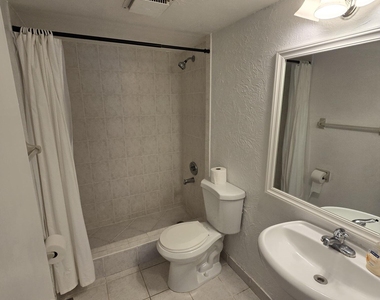 737 Se 1st Way - Photo Thumbnail 8