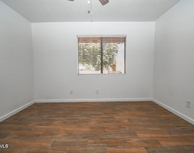 3511 E Baseline Road - Photo Thumbnail 9