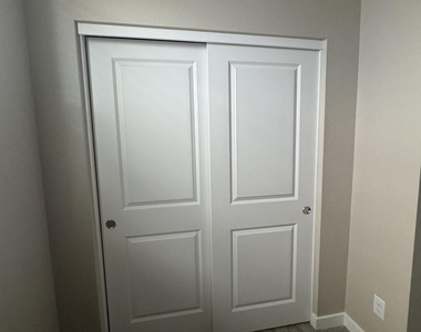 17016 W Cavedale Drive - Photo Thumbnail 6