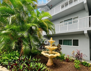 1201 S Riverside Drive - Photo Thumbnail 9