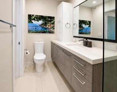 1201 S Riverside Drive - Photo Thumbnail 4