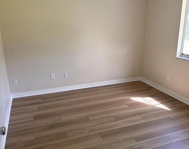1331 Se Mohave Street - Photo Thumbnail 1