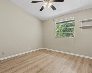 8327 Fairway Road - Photo Thumbnail 11