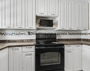 8327 Fairway Road - Photo Thumbnail 4