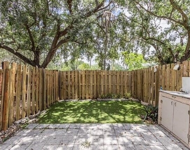8327 Fairway Road - Photo Thumbnail 15