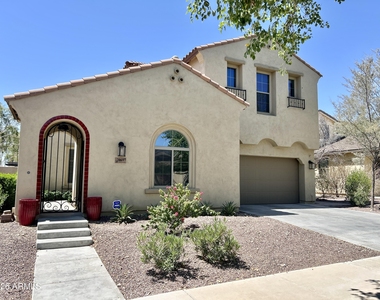 20697 W Delaney Drive - Photo Thumbnail 1