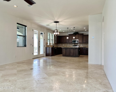 20697 W Delaney Drive - Photo Thumbnail 7