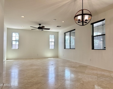 20697 W Delaney Drive - Photo Thumbnail 6