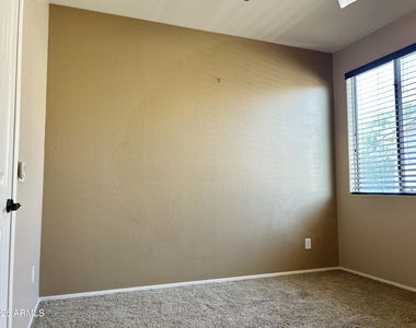 20697 W Delaney Drive - Photo Thumbnail 16