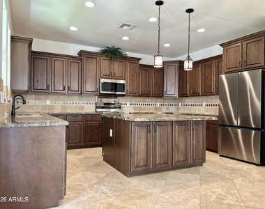 20697 W Delaney Drive - Photo Thumbnail 8
