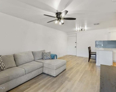 302 E Monte Vista Road - Photo Thumbnail 6