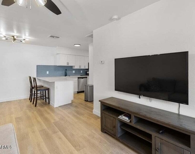 302 E Monte Vista Road - Photo Thumbnail 3