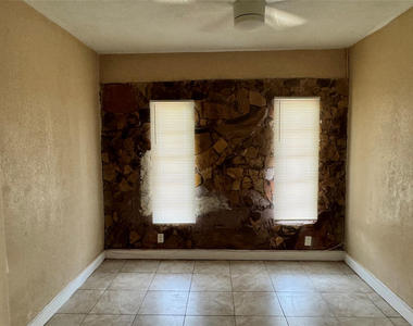 2091 Oleander Drive - Photo Thumbnail 8