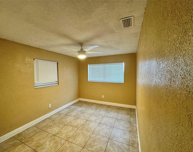 2091 Oleander Drive - Photo Thumbnail 6