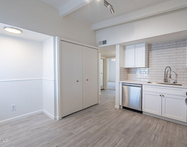 1331 E Pierson Street - Photo Thumbnail 11