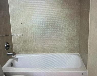 1174 Nw 13th Street - Photo Thumbnail 7