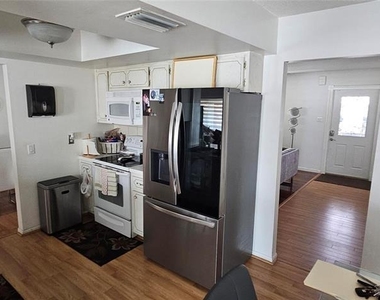 7000 Nw 11th Street - Photo Thumbnail 1