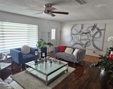 7000 Nw 11th Street - Photo Thumbnail 9