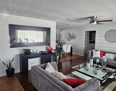 7000 Nw 11th Street - Photo Thumbnail 7