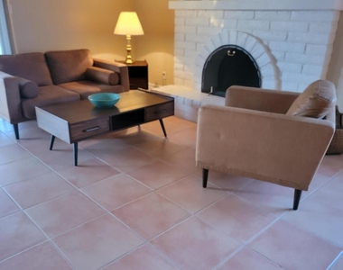 5118 E Gelding Drive - Photo Thumbnail 5