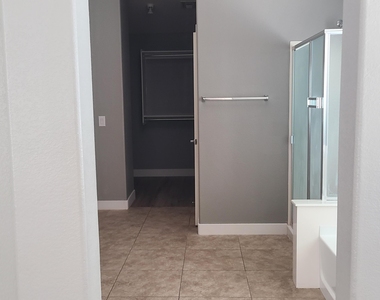 9575 W Quail Avenue - Photo Thumbnail 19