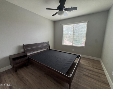 9575 W Quail Avenue - Photo Thumbnail 21