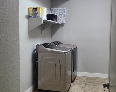 9575 W Quail Avenue - Photo Thumbnail 11