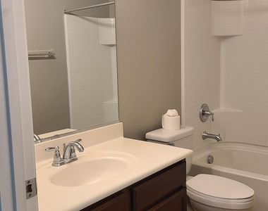 9575 W Quail Avenue - Photo Thumbnail 14