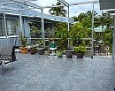 112 Lake Avenue - Photo Thumbnail 9