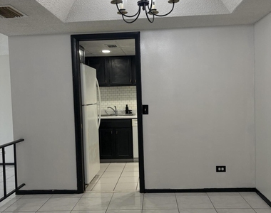 3660 Inverrary Drive - Photo Thumbnail 14