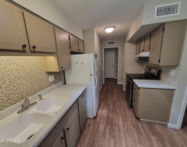12511 W Brandywine Drive - Photo Thumbnail 7