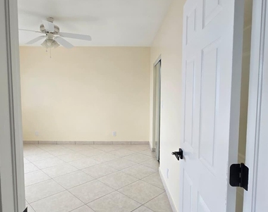 105 S Riverside Drive - Photo Thumbnail 20