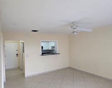 105 S Riverside Drive - Photo Thumbnail 15