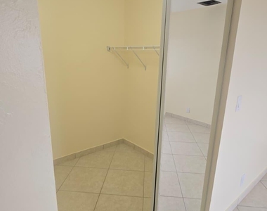 105 S Riverside Drive - Photo Thumbnail 23