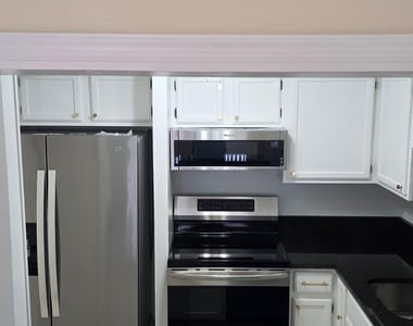 105 S Riverside Drive - Photo Thumbnail 8