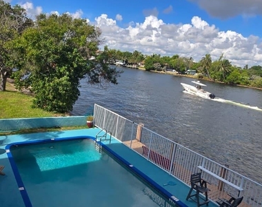105 S Riverside Drive - Photo Thumbnail 36