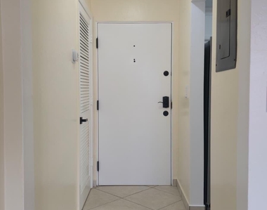105 S Riverside Drive - Photo Thumbnail 14