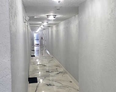105 S Riverside Drive - Photo Thumbnail 34