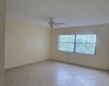 105 S Riverside Drive - Photo Thumbnail 16
